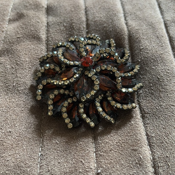 Beautiful brown stone with yellow stone detailing.Red-orange center stone brooch - Picture 4 of 4